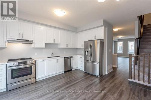 55 Aquarius Crescent, Hamilton, ON - Indoor Photo Showing Kitchen With Stainless Steel Kitchen