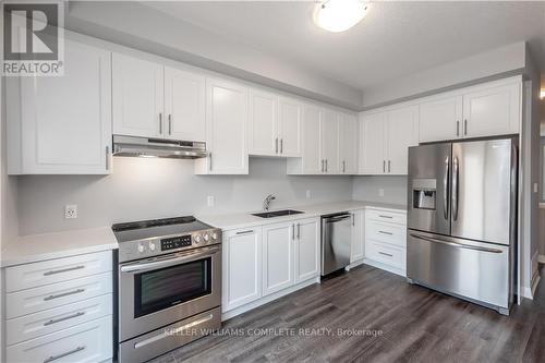 55 Aquarius Crescent, Hamilton, ON - Indoor Photo Showing Kitchen With Stainless Steel Kitchen