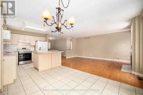 70 Forest Gate Way, Ottawa, ON - Indoor Photo Showing Kitchen