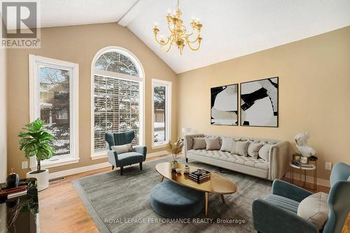 70 Forest Gate Way, Ottawa, ON - Indoor Photo Showing Living Room