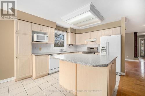 70 Forest Gate Way, Ottawa, ON - Indoor Photo Showing Kitchen