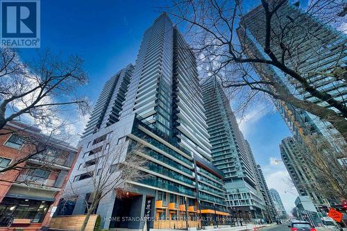 1105 - 117 Broadway Avenue, Toronto, ON - Outdoor With Facade