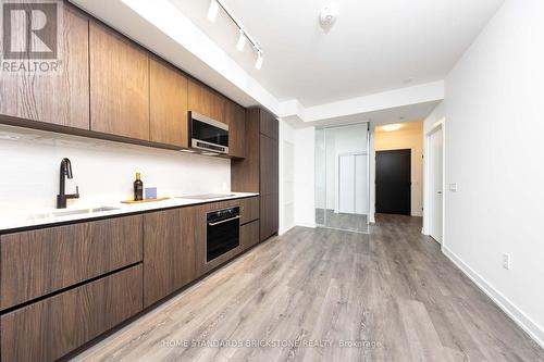 1105 - 117 Broadway Avenue, Toronto, ON - Indoor Photo Showing Kitchen