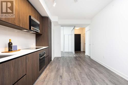 1105 - 117 Broadway Avenue, Toronto, ON - Indoor Photo Showing Kitchen