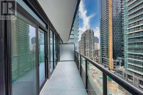 1105 - 117 Broadway Avenue, Toronto, ON - Outdoor