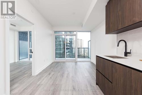 1105 - 117 Broadway Avenue, Toronto, ON - Indoor Photo Showing Other Room