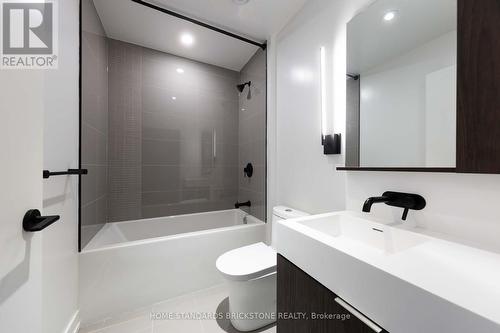 1105 - 117 Broadway Avenue, Toronto, ON - Indoor Photo Showing Bathroom