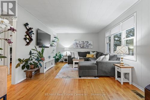 5 Churchill Crescent E, Centre Wellington (Fergus), ON - Indoor Photo Showing Living Room