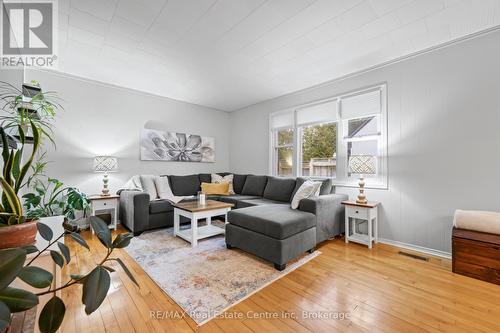 5 Churchill Crescent E, Centre Wellington (Fergus), ON - Indoor Photo Showing Living Room