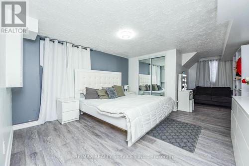 3646 Corliss Crescent, Mississauga, ON - Indoor Photo Showing Bedroom