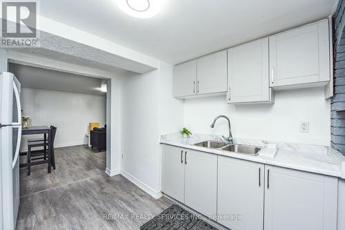 3646 Corliss Crescent, Mississauga, ON - Indoor Photo Showing Kitchen With Double Sink