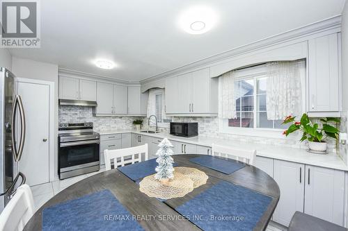 3646 Corliss Crescent, Mississauga, ON - Indoor Photo Showing Kitchen