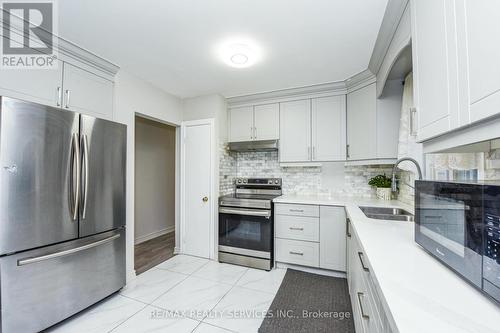 3646 Corliss Crescent, Mississauga, ON - Indoor Photo Showing Kitchen With Double Sink