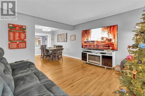 3456 Glenwood, Windsor, ON - Indoor Photo Showing Living Room