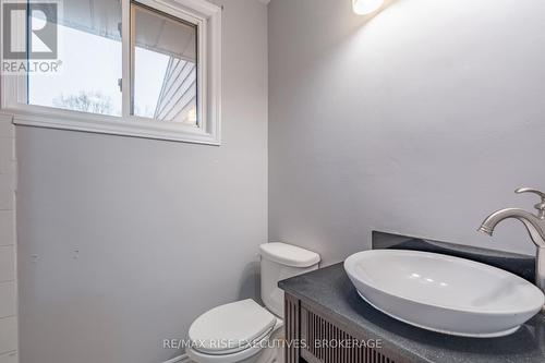 912 Oakview Street, Kingston, ON - Indoor Photo Showing Bathroom