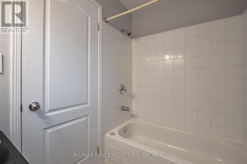 912 Oakview Street, Kingston, ON - Indoor Photo Showing Bathroom