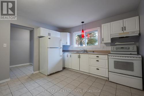 912 Oakview Street, Kingston, ON - Indoor Photo Showing Kitchen