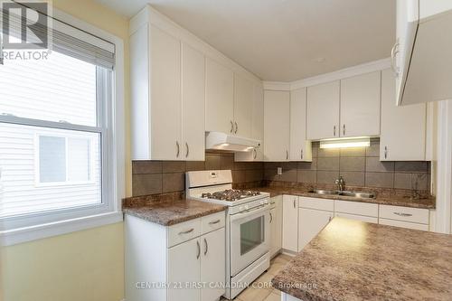 20 Apeldoorn Crescent, London, ON - Indoor Photo Showing Kitchen With Double Sink