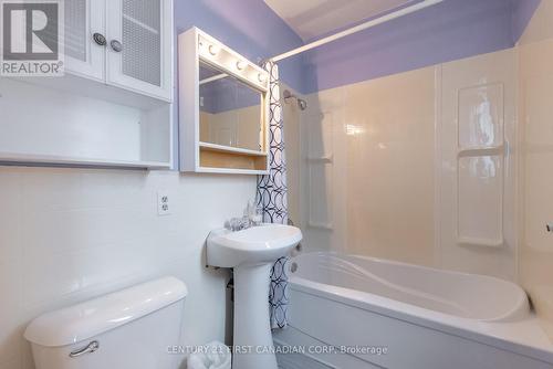 20 Apeldoorn Crescent, London, ON - Indoor Photo Showing Bathroom