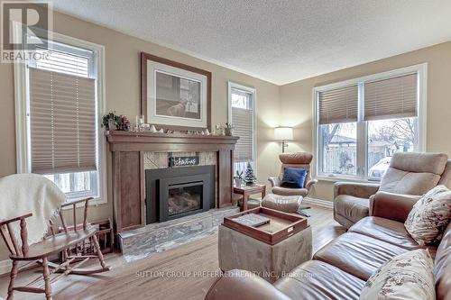 148 Bexhill Close, London, ON - Indoor Photo Showing Living Room With Fireplace