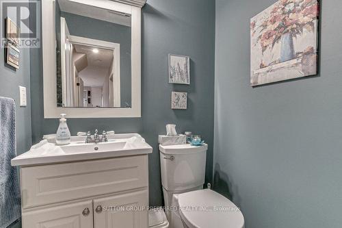 148 Bexhill Close, London, ON - Indoor Photo Showing Bathroom