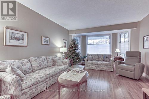 148 Bexhill Close, London, ON - Indoor Photo Showing Living Room