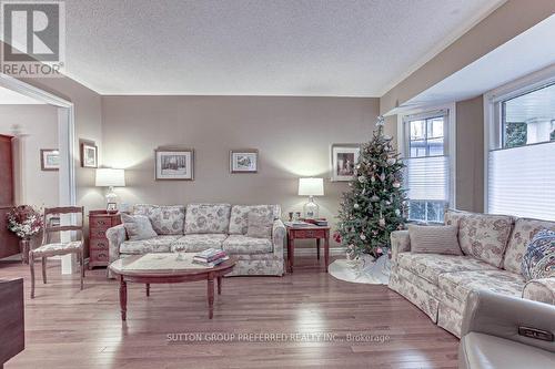 148 Bexhill Close, London, ON - Indoor Photo Showing Living Room