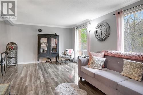 Living room featuring a wealth of natural light, hardwood / wood-style floors, crown molding, and a textured ceiling - 220 Salisbury Avenue Unit# 6, Cambridge, ON - Indoor Photo Showing Living Room