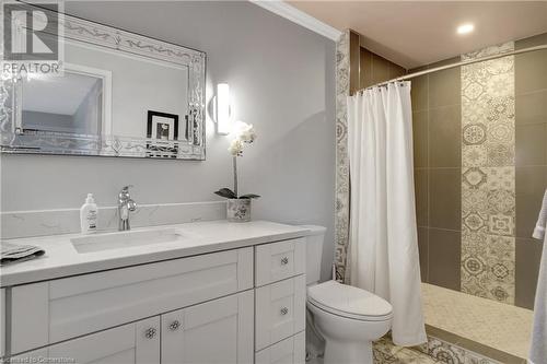 Bathroom with vanity, curtained shower, toilet, and ornamental molding - 220 Salisbury Avenue Unit# 6, Cambridge, ON - Indoor Photo Showing Bathroom