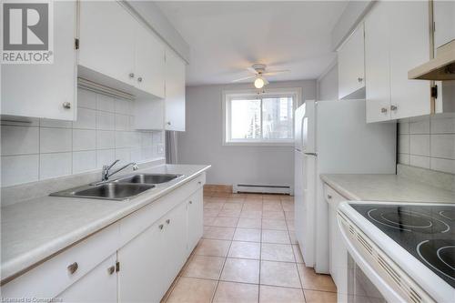 371 Dale Crescent Unit# 6, Waterloo, ON - Indoor Photo Showing Kitchen With Double Sink