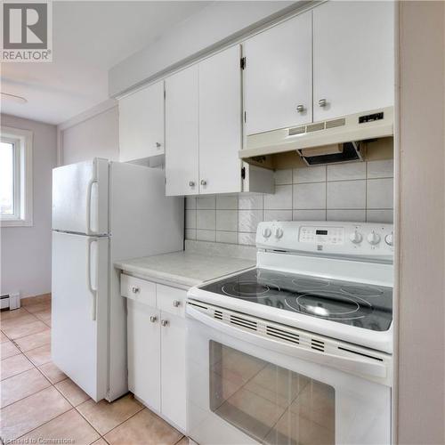 371 Dale Crescent Unit# 6, Waterloo, ON - Indoor Photo Showing Kitchen