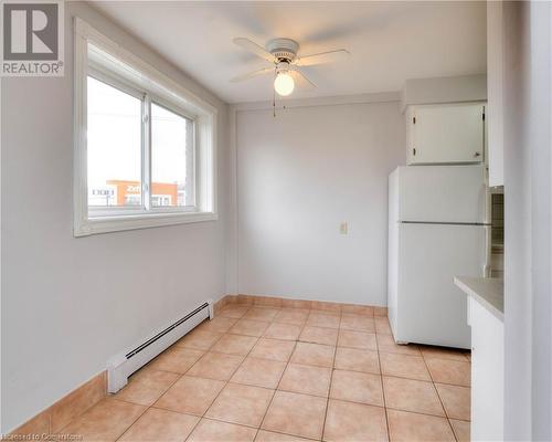 371 Dale Crescent Unit# 6, Waterloo, ON - Indoor Photo Showing Kitchen