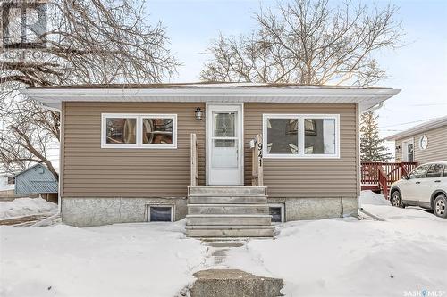 941 Montgomery Street, Moose Jaw, SK - Outdoor With Facade