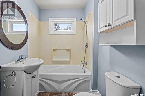 941 Montgomery Street, Moose Jaw, SK - Indoor Photo Showing Bathroom