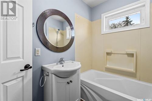 941 Montgomery Street, Moose Jaw, SK - Indoor Photo Showing Bathroom