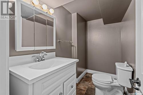 941 Montgomery Street, Moose Jaw, SK - Indoor Photo Showing Bathroom