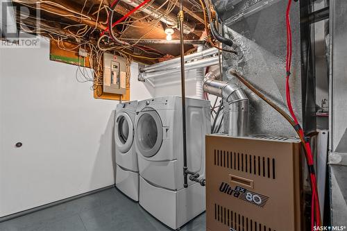 941 Montgomery Street, Moose Jaw, SK - Indoor Photo Showing Laundry Room