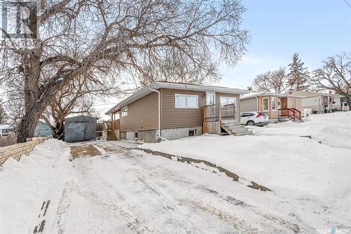 941 Montgomery Street, Moose Jaw, SK - Outdoor