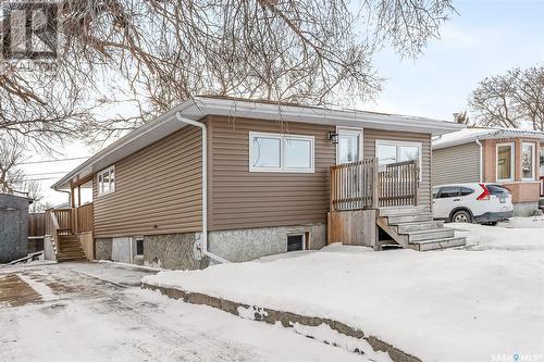 941 Montgomery Street, Moose Jaw, SK - Outdoor