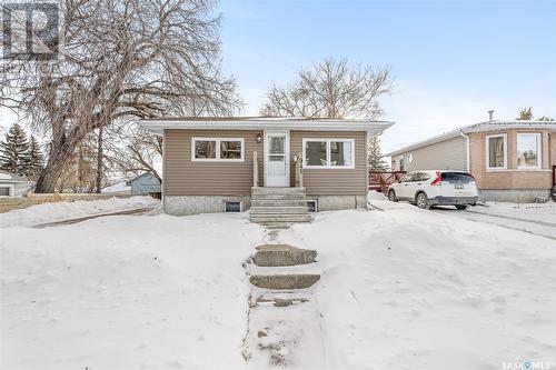 941 Montgomery Street, Moose Jaw, SK - Outdoor With Facade