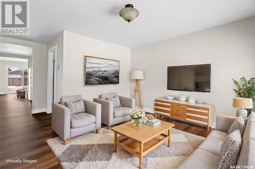 941 Montgomery Street, Moose Jaw, SK - Indoor Photo Showing Living Room