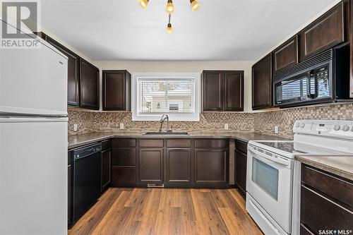 941 Montgomery Street, Moose Jaw, SK - Indoor Photo Showing Kitchen