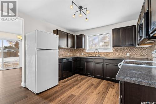 941 Montgomery Street, Moose Jaw, SK - Indoor Photo Showing Kitchen