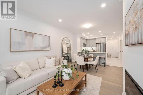 214 - 1560 Upper West Avenue, London, ON - Indoor Photo Showing Living Room