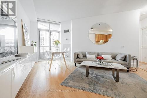 2324 - 80 Harrison Garden Boulevard, Toronto, ON - Indoor Photo Showing Living Room