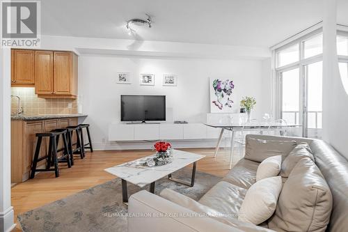 2324 - 80 Harrison Garden Boulevard, Toronto, ON - Indoor Photo Showing Living Room