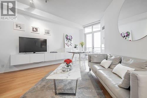 2324 - 80 Harrison Garden Boulevard, Toronto, ON - Indoor Photo Showing Living Room