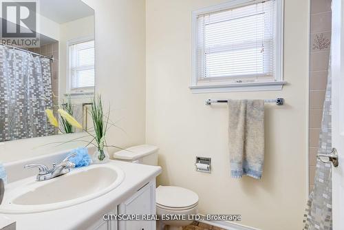 46 Nuttall Street, Brampton, ON - Indoor Photo Showing Bathroom