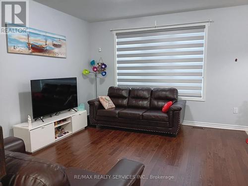 25 Boothill Drive, Brampton, ON - Indoor Photo Showing Living Room