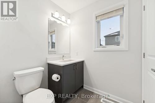 711 Fairline Row, Ottawa, ON - Indoor Photo Showing Bathroom